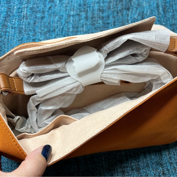 Tomtoc Versatile Switch Daily Crossbody Bag in Orange - Picture 4 of 7